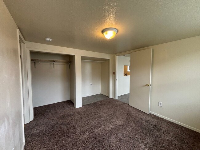 Building Photo - 821 W Whitman St