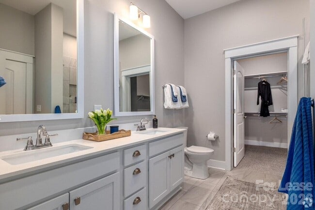 Building Photo - 1241 Columbia Cir