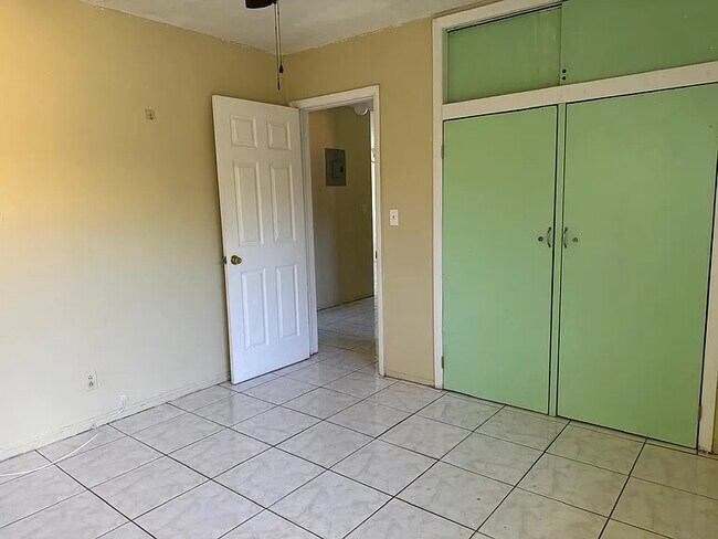 Building Photo - 1230 NE 136th Terrace