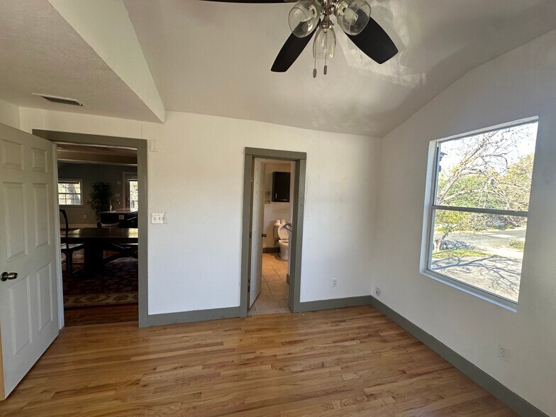 Master - 1822 W 35th St