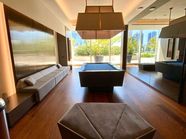 Building Photo - 889 Francisco St