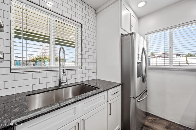 Building Photo - 3615 N 15th Ave