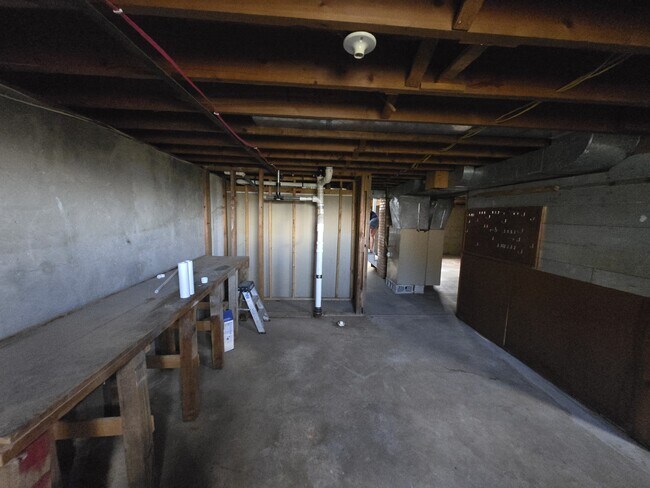 Building Photo - 11 Ball Ln