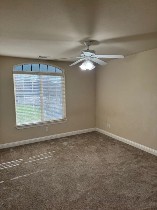 Building Photo - Beautiful 4 Bedroom in Cottonwood