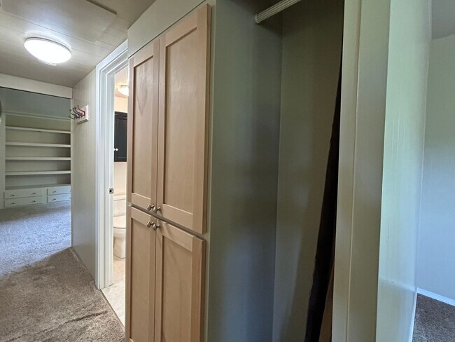 Building Photo - Stunning Views! Secluded 2 Bed, 1 Bath Gem!