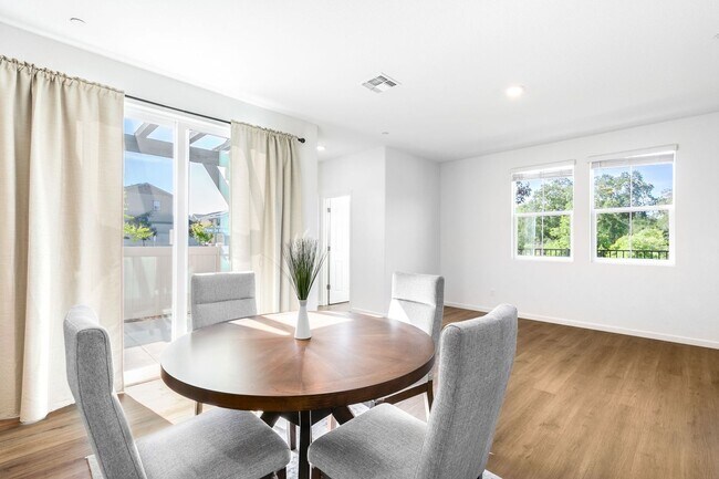 Building Photo - Citrus Heights AMAZING FLOOR-PLAN (Solar) ...