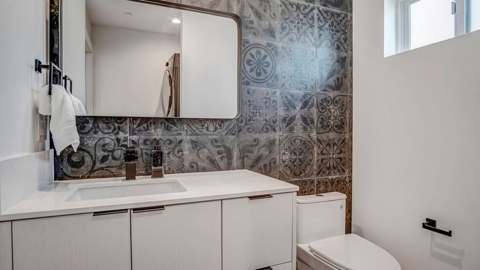 Building Photo - 3154 Curts Ave