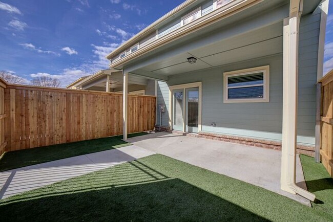 Building Photo - Brand New Luxury 4/2.5 Townhome! Move in S...