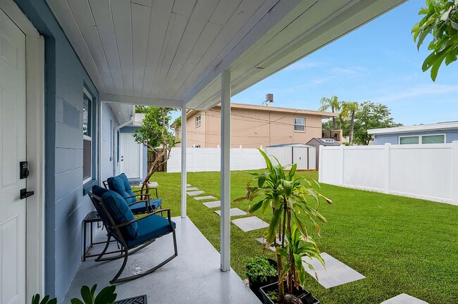 Building Photo - 401 S Mars Ave