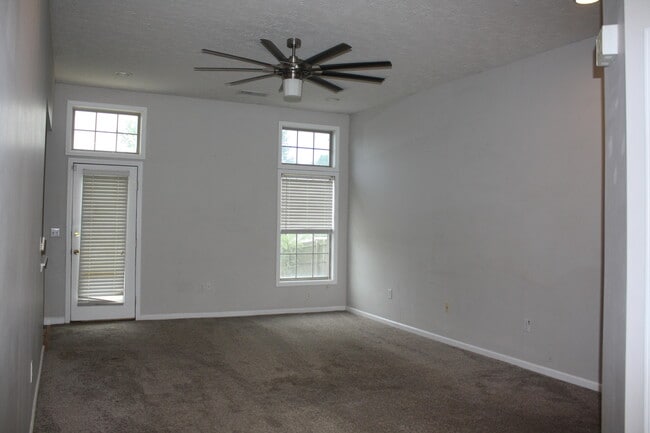 Building Photo - 913 Fieldstone Way