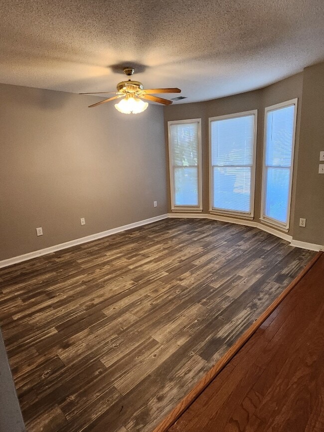 Building Photo - 4912 Cheshire Ln