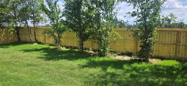 Building Photo - 6005 SW Coywolf St