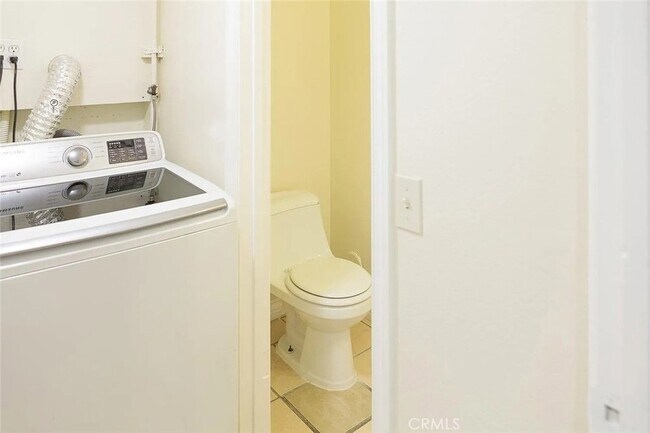 Building Photo - 11115 Slater Ave