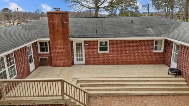 Building Photo - 205 Woodside Dr