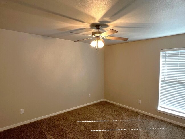 Building Photo - 9807 Viola Ave