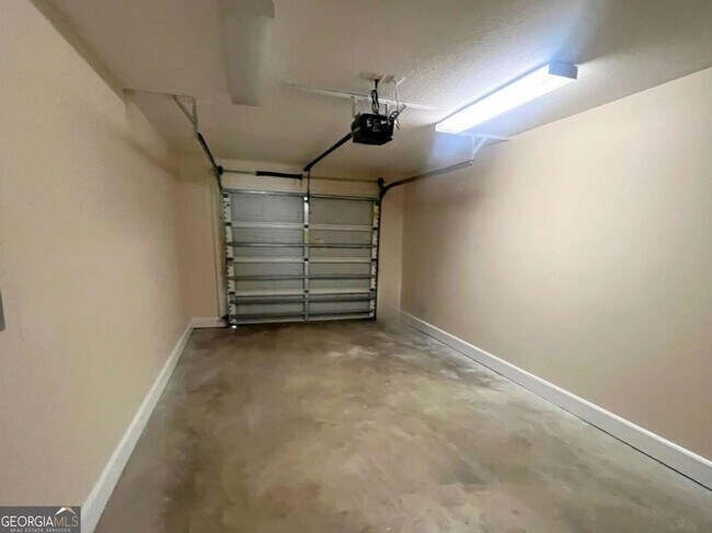 Building Photo - 303 Gary Cir