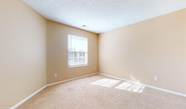 Building Photo - 1019 Waters Edge Dr