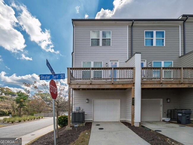 Building Photo - 313 Skylar Way SE