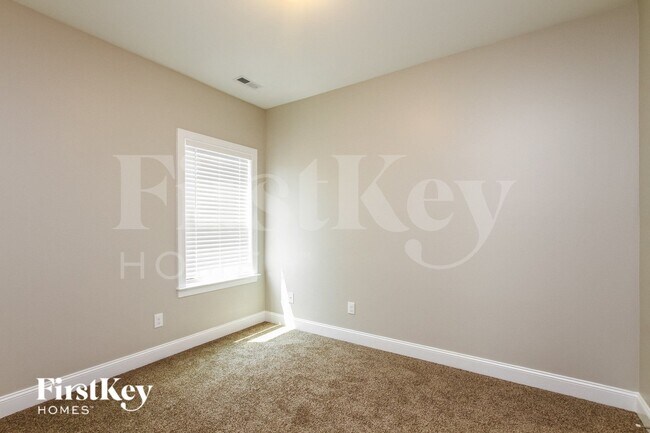 Building Photo - 206 Paradise Hills Cir