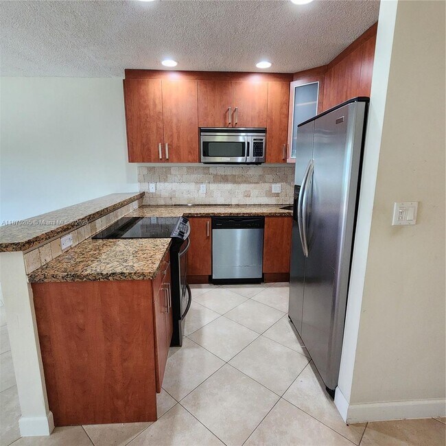 Primary Photo - 2170 NE 51st Ct