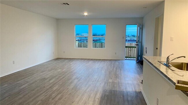 Building Photo - 2864 Rosefinch