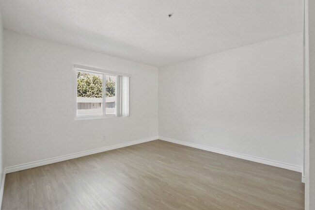 Building Photo - Beautiful 2-Bedroom, 2-Bath Condo in Prime Fullerton Location