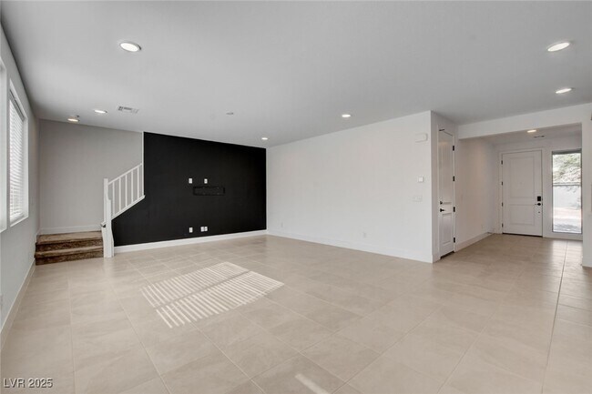 Building Photo - 1305 Azure Jay Ave