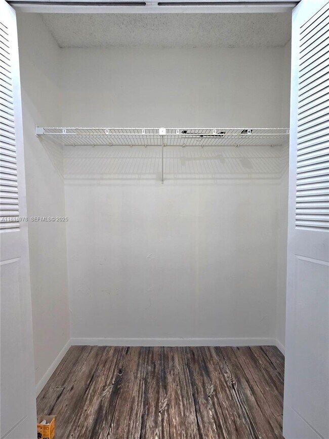 Building Photo - 2500 NE 135th St