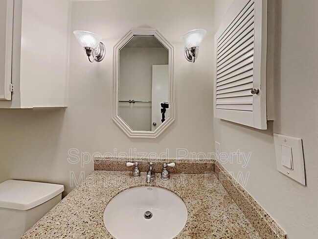 Building Photo - 3212 Daniel Ave