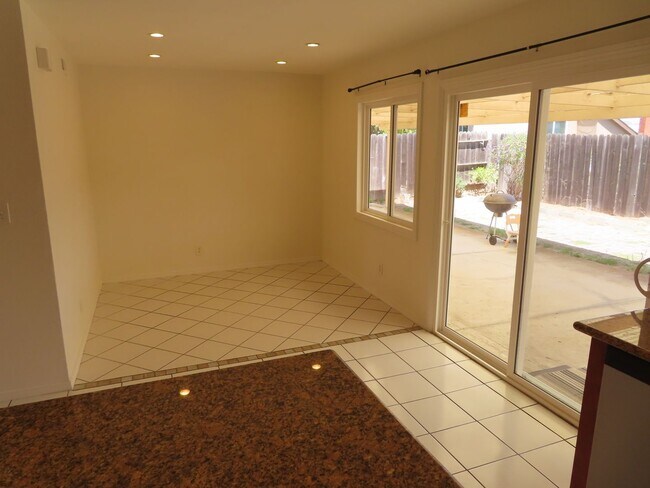 Building Photo - Four bedroom house in Mira Mesa