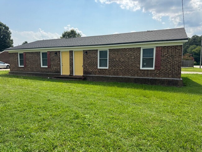 Building Photo - Ligustrum Ct