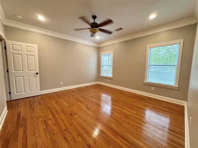 Building Photo - 1300 Crestwood Rd