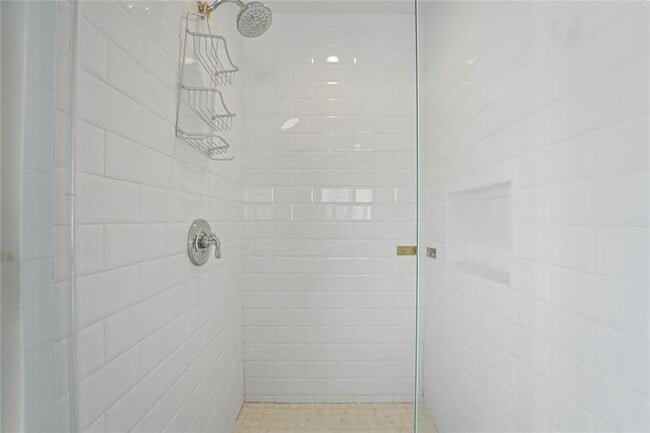 Building Photo - 1120 E Tropical Way