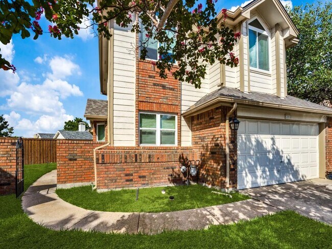 Building Photo - 2401 Brooke Ct