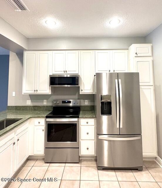 Building Photo - 601 Trotter Ln