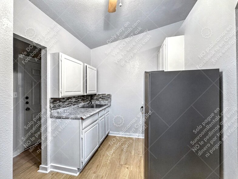 Building Photo - 1108 W McCarty Ln