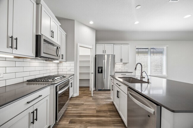 Building Photo - 22843 Castello Lakes Dr