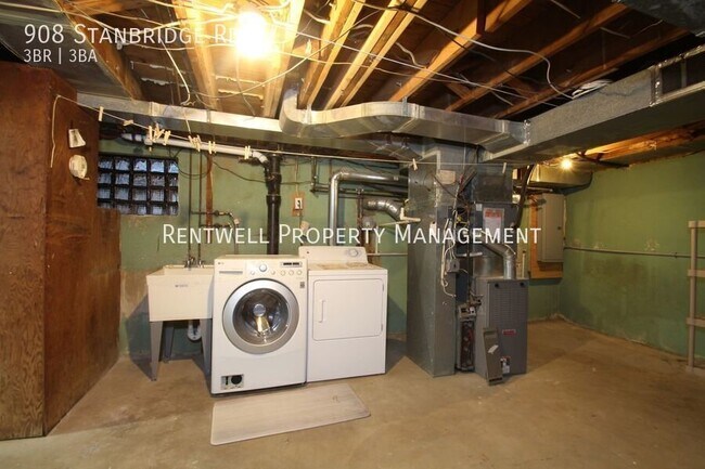 Building Photo - 908 Stanbridge Rd