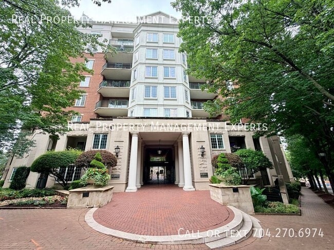 Building Photo - 300 W 5th St