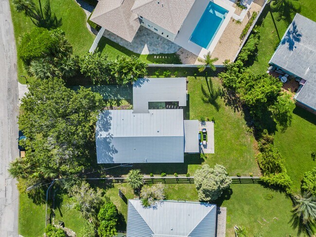 Building Photo - 1706 Plover Ave