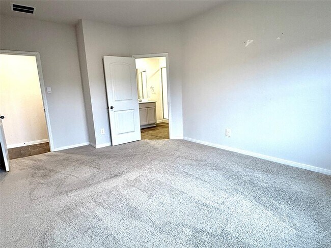 Building Photo - 1305 Middleton Grv