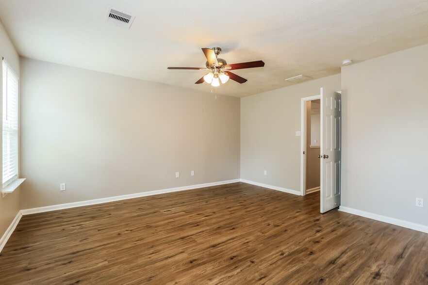 Building Photo - 8138 Sanders Glen Ln