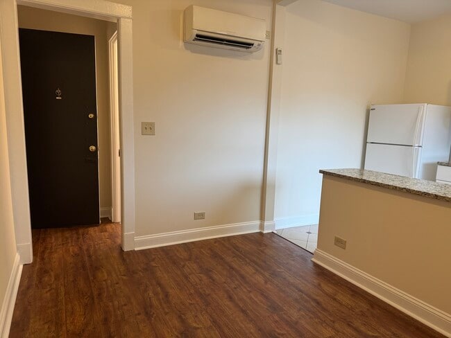 Building Photo - 1746 W Estes Ave