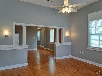 Building Photo - Single Family Home- 2 BR/2BA in Upper Mid-...