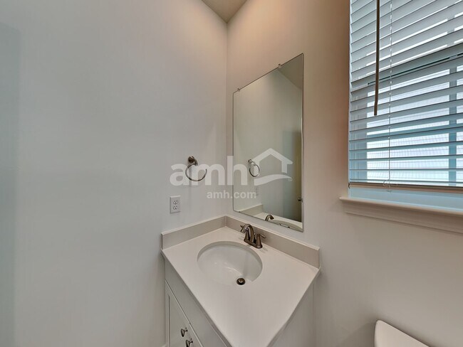 Building Photo - 8276 Northpoint Dr