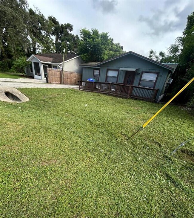 Building Photo - 140 E 12th St