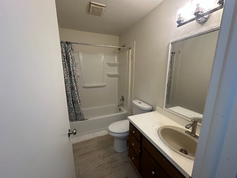 Building Photo - 5388 Chapmans Rd