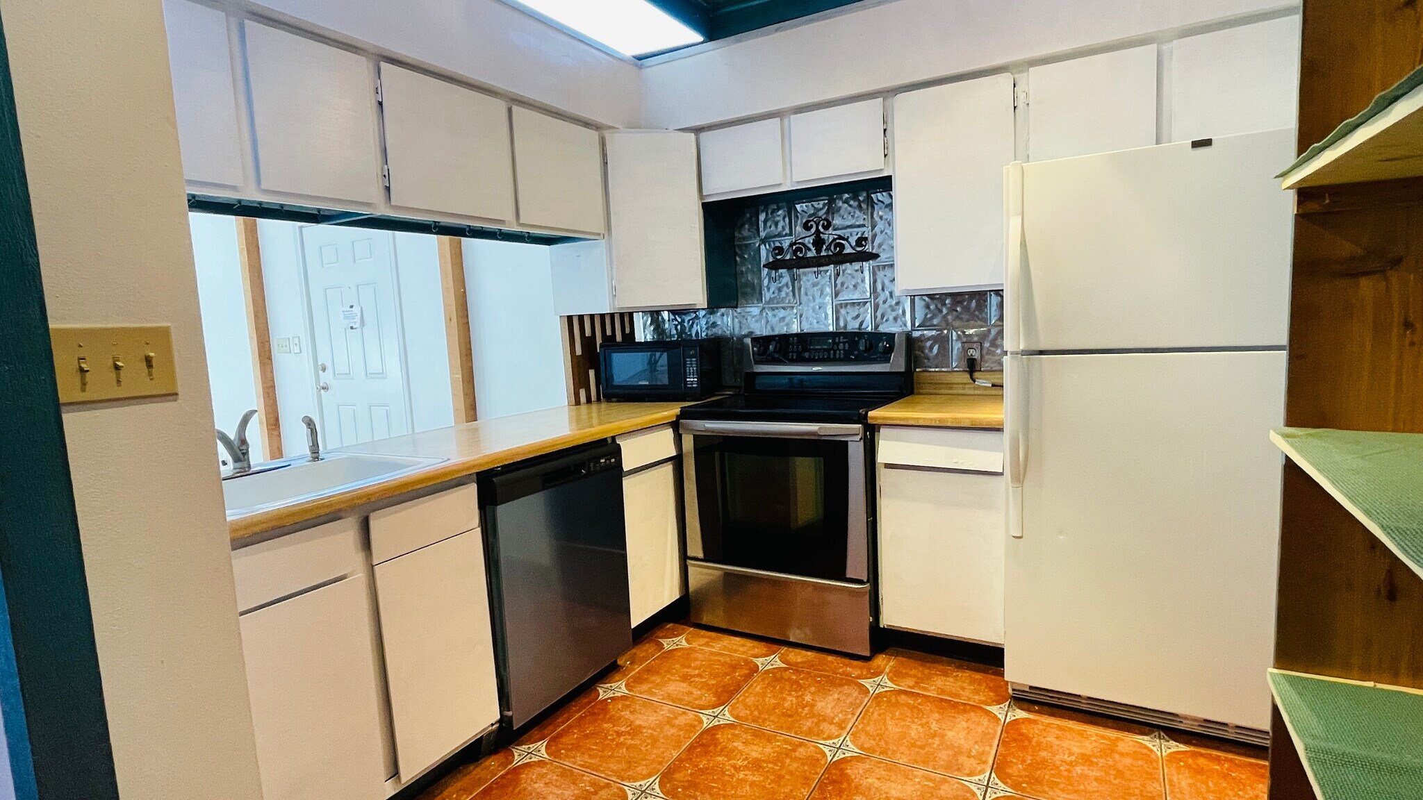 Building Photo - 302 Venture Blvd S