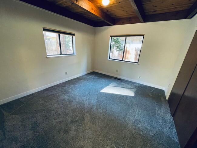 Building Photo - Spacious 4 bed 3 bath house for RENT in So...