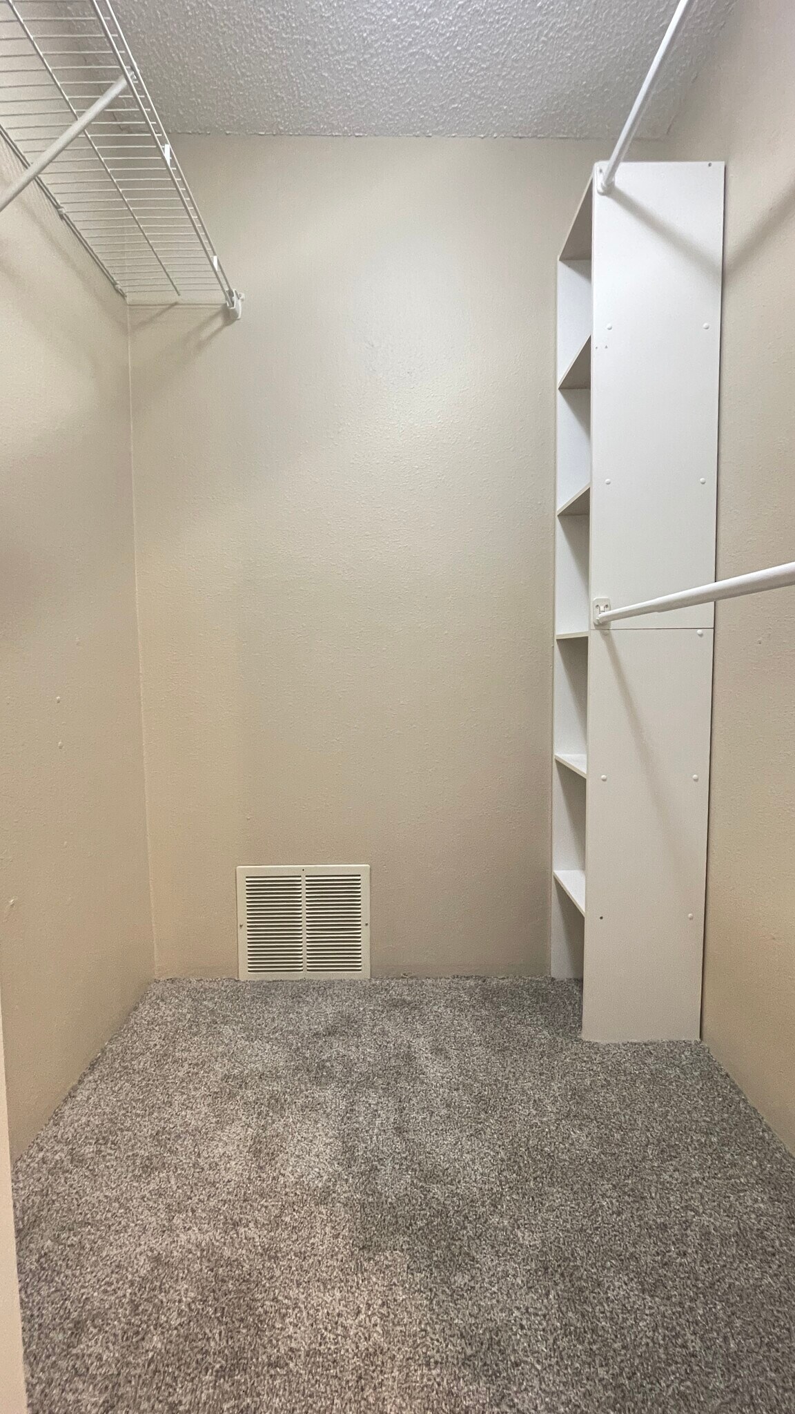2nd Bedrm Large Walk-in Closet - 3440 S Delaware Ave